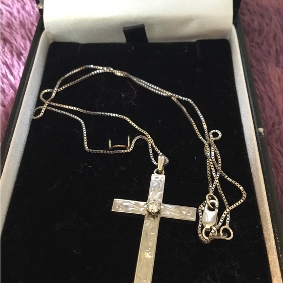 Estate 14k White Gold Round Brilliant Cut Diamond Etched Cross Necklace - Picture 3 of 15